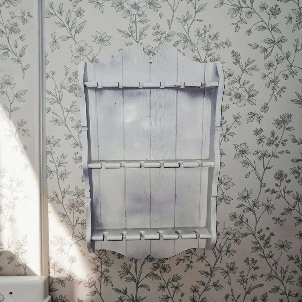 Vintage Style Wooden Spoon Display Rack Wall Mount 21 Slot White Distressed